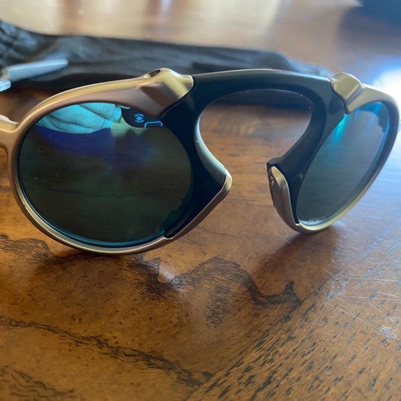 Oakley Polarized Madman Special Edition Sunglasses in Brand New Condition - Picture 15 of 16